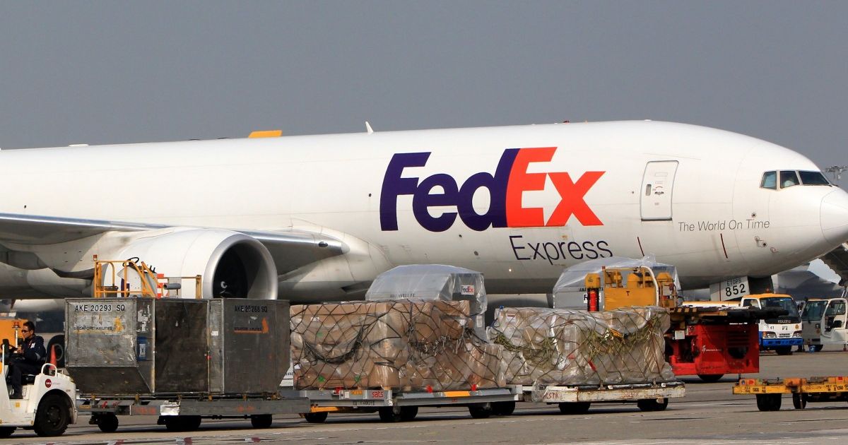 Xu hướng logistics xanh của FedEx, UPS và DHL